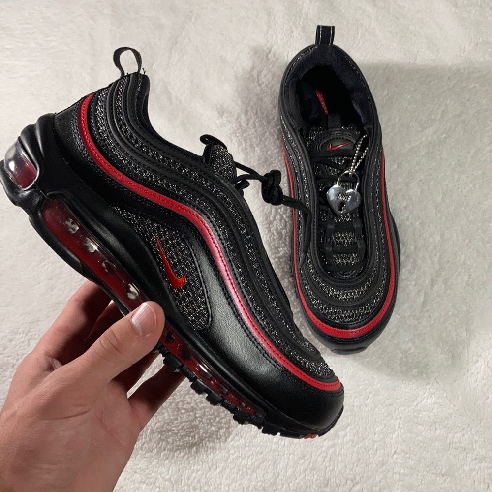 New* Nike Air Max 97 “Valentines Day” 😍